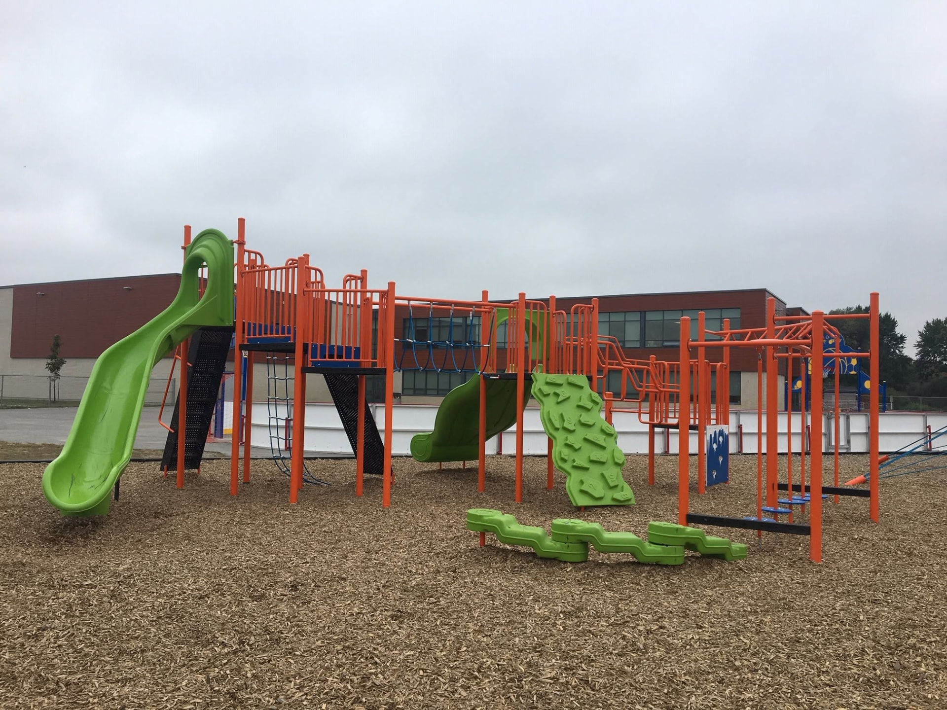 Aire de jeux réalisée — Écoles